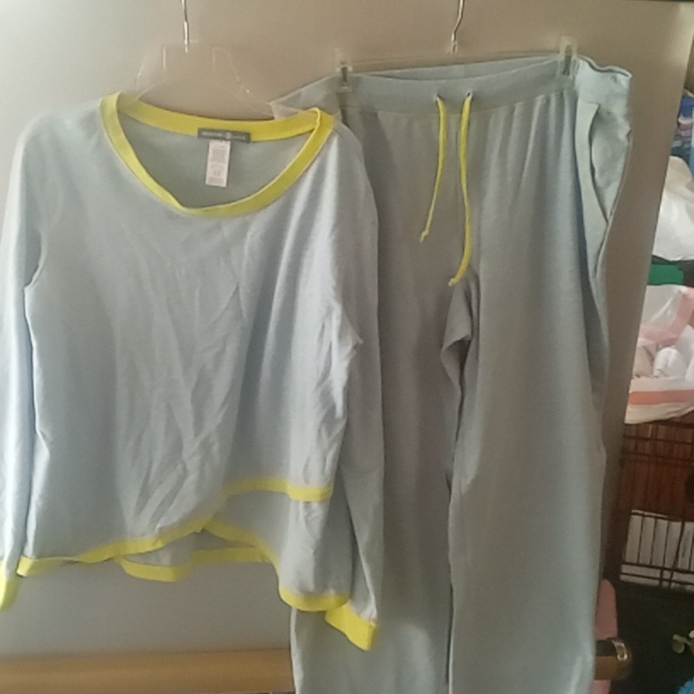 Quick buy this before someone else does signature weekend size XL 2p set (N23)